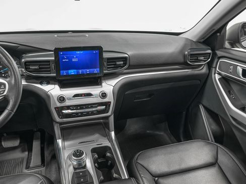 Used 2020 Ford Explorer XLT w/ Equipment Group 202A image 30
