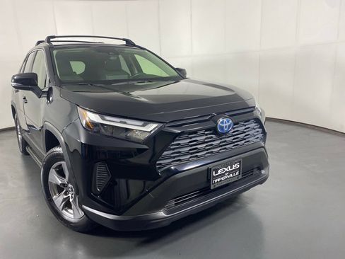 Used 2022 Toyota RAV4 XLE w/ Convenience Package AWD/4WD image 2