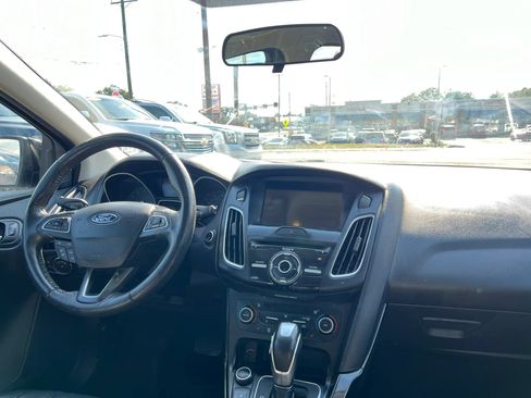 Used 2017 Ford Focus Titanium FWD image 11