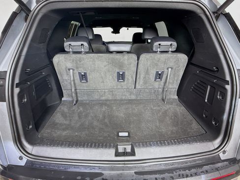 Used 2025 Chevrolet Traverse LT FWD image 34