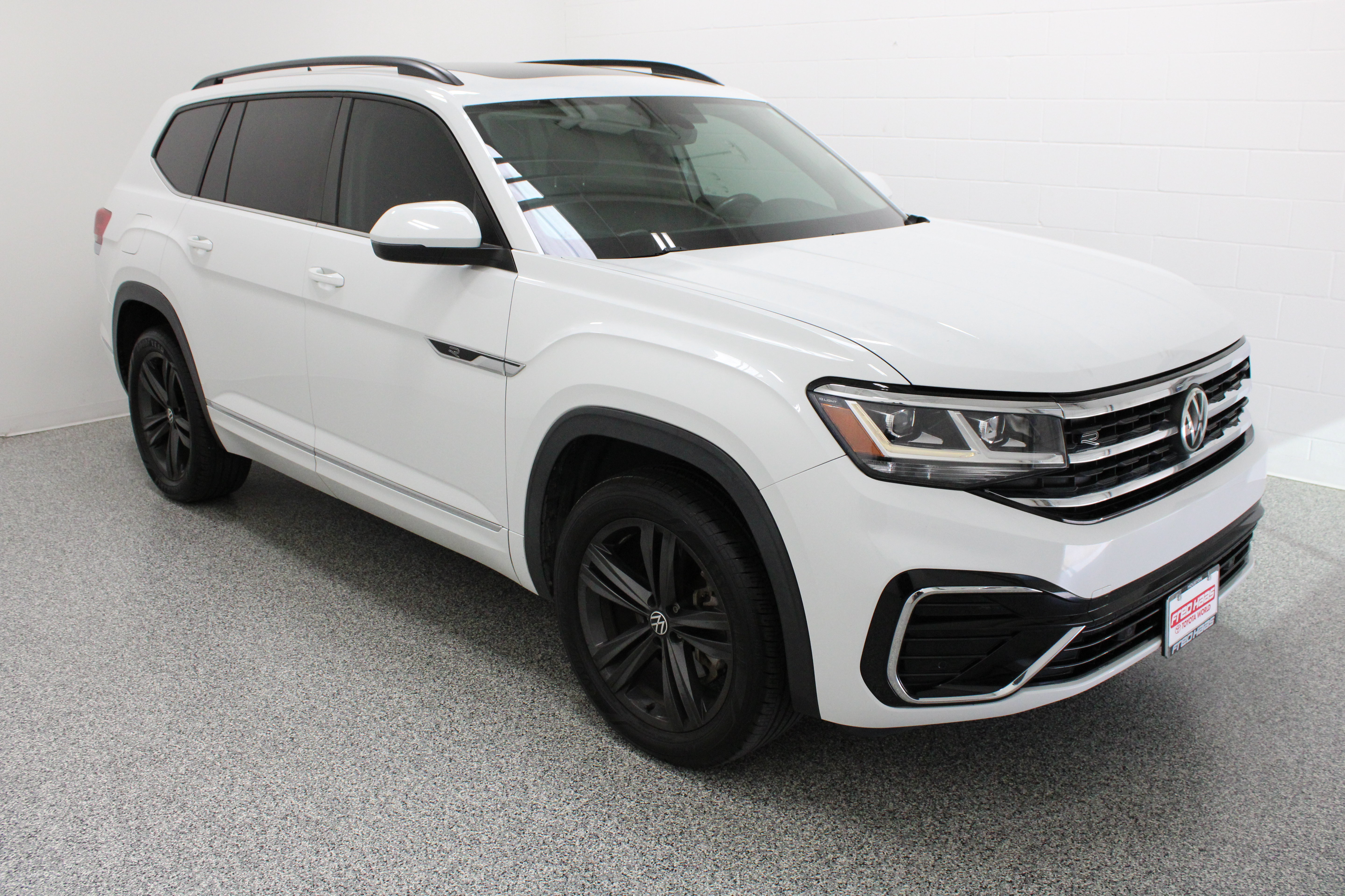 Used 2021 Volkswagen Atlas SE w/ Panoramic Sunroof Package FWD image 4
