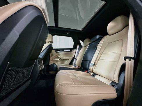 Certified 2024 Porsche Cayenne S AWD/4WD image 24