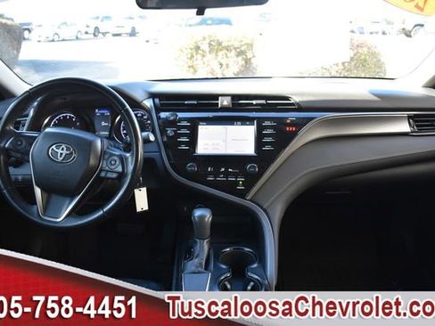 Used 2019 Toyota Camry SE image 3