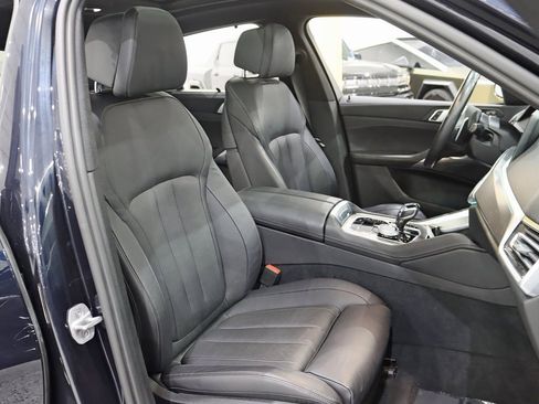 Used 2022 BMW X6 xDrive40i w/ Executive Package image 34