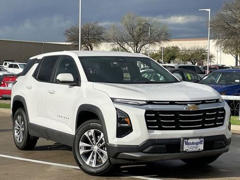 Used 2025 Chevrolet Equinox LT image 2