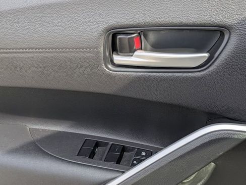 Used 2023 Toyota Corolla Cross XLE image 23