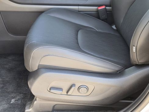 New 2026 Kia Carnival EX FWD image 19