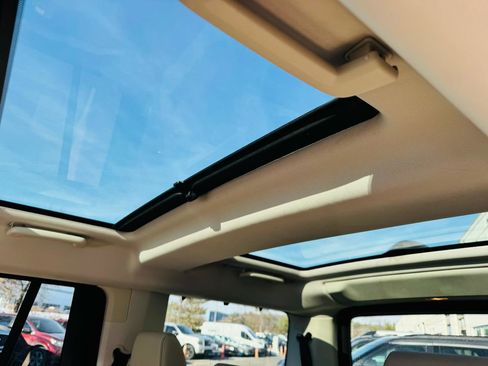 Used 2016 Land Rover LR4 HSE image 19