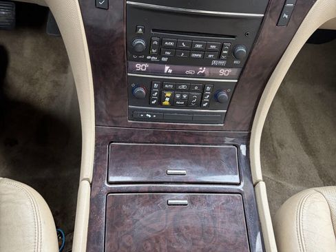 Used 2012 Cadillac Escalade Luxury image 24