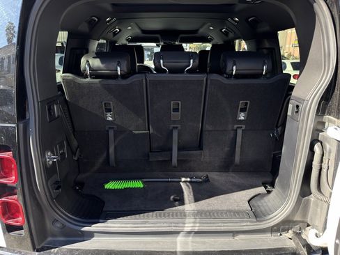 Used 2024 Land Rover Defender 130 X-Dynamic SE image 8