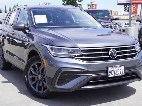 Used 2022 Volkswagen Tiguan SE FWD image 2