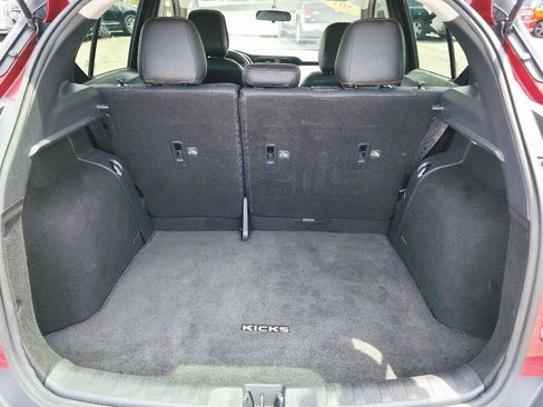 Used 2019 Nissan Kicks SR w/ SR Premium Package FWD image 13