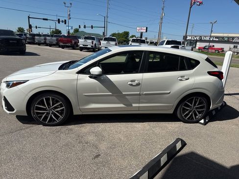Used 2025 Subaru Impreza 2.0i Sport image 3