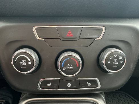 Used 2018 Jeep Compass Latitude w/ Cold Weather Group AWD/4WD image 6