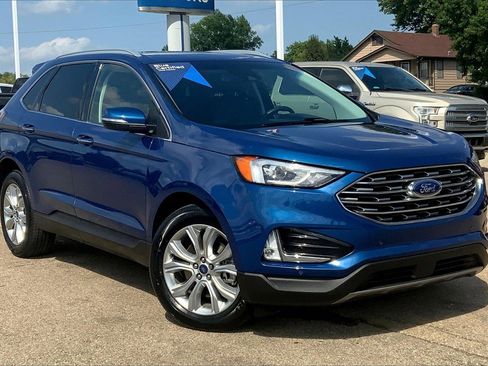 Used 2020 Ford Edge Titanium image 2