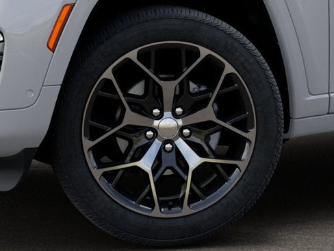 New 2025 Jeep Grand Cherokee Summit image 28