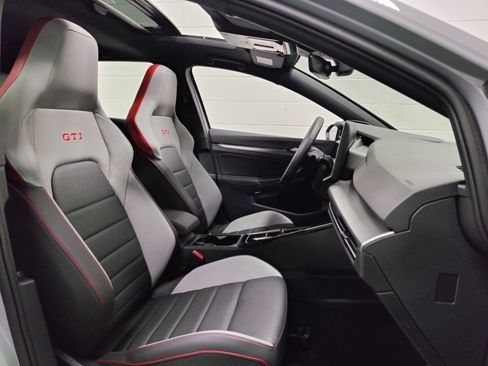 Used 2026 Volkswagen GTI SE FWD image 4