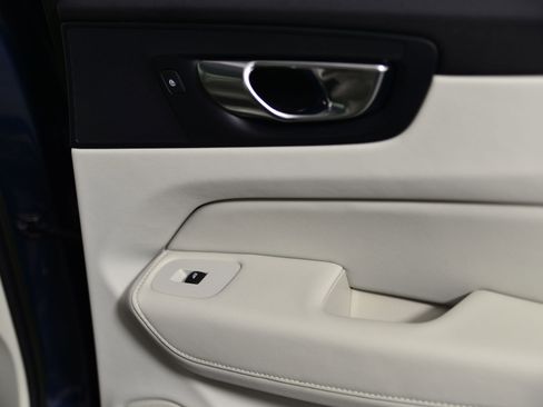 Used 2023 Volvo XC60 B5 Ultimate w/ Climate Package image 21