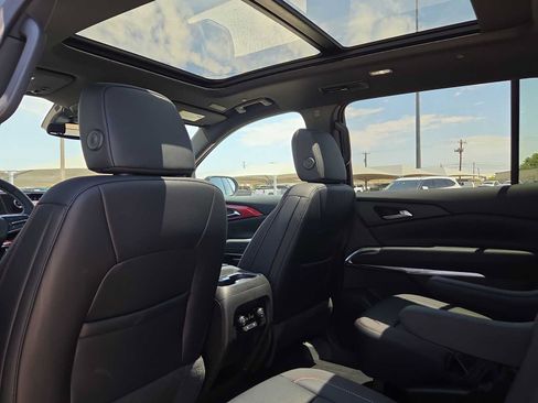 Used 2026 Chevrolet Traverse Z71 AWD/4WD image 16
