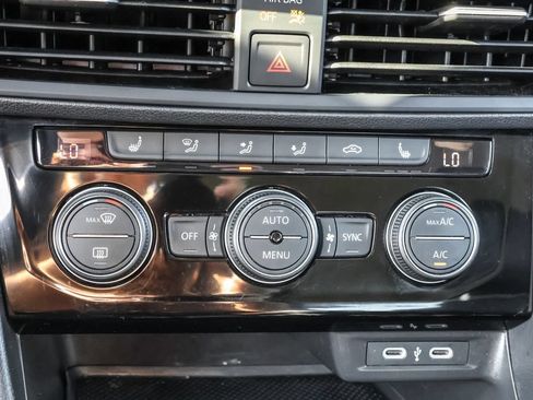 Used 2024 Volkswagen Jetta SE FWD image 23