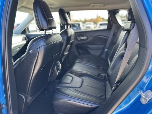 Used 2023 Jeep Cherokee Altitude Lux image 30