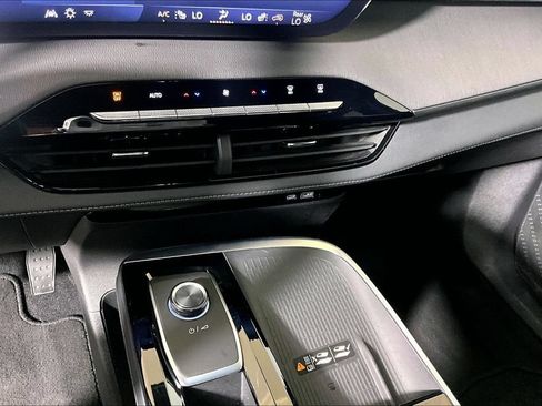 Used 2025 Buick Enclave Preferred FWD image 25
