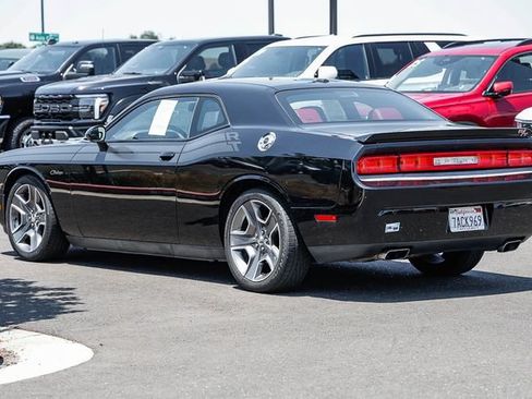 Used 2013 Dodge Challenger R/T RWD image 2