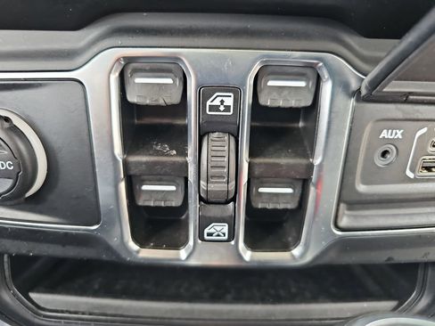 Used 2023 Jeep Wrangler Unlimited w/ Cold Weather Group image 26