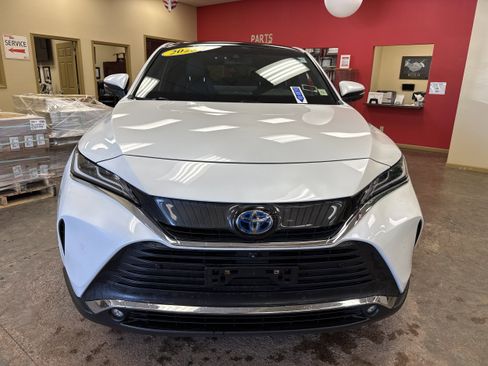 Used 2023 Toyota Venza Limited AWD/4WD image 2