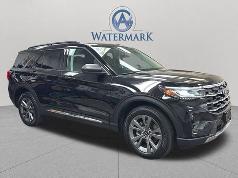 Used 2025 Ford Explorer Active w/ Active Comfort Package AWD/4WD image 9