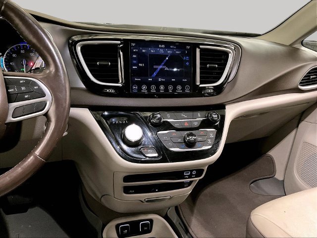Used 2019 Chrysler Pacifica Touring-L Plus w/ Tire & Wheel Group FWD image 7