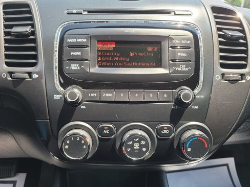 Used 2017 Kia Forte LX FWD image 25