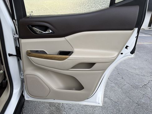 Used 2019 GMC Acadia Denali w/ Technology Package image 17