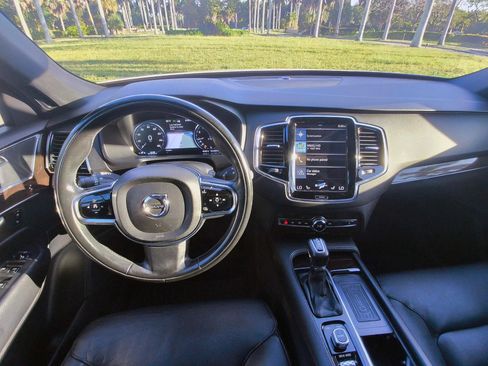 Used 2016 Volvo XC90 T6 Momentum w/ Momentum Plus Package AWD/4WD image 7