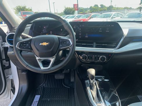 Used 2024 Chevrolet Trax LT w/ Driver Confidence Package FWD image 22