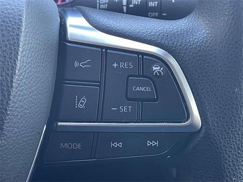 Used 2020 Toyota Highlander L image 22