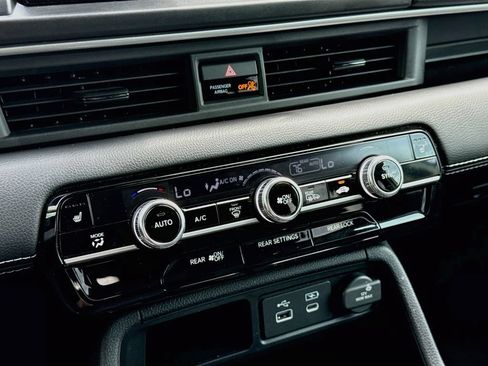 Used 2025 Honda Pilot EX-L image 18