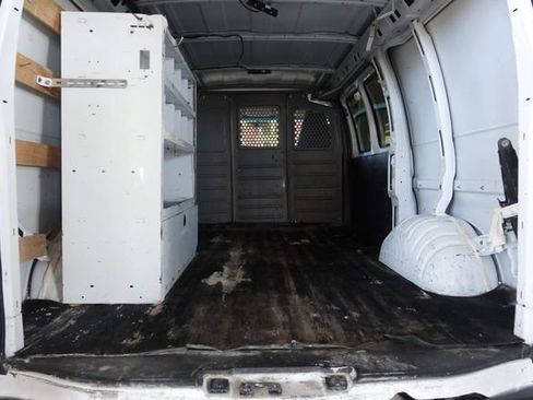 Used 2017 GMC Savana 2500 RWD image 36