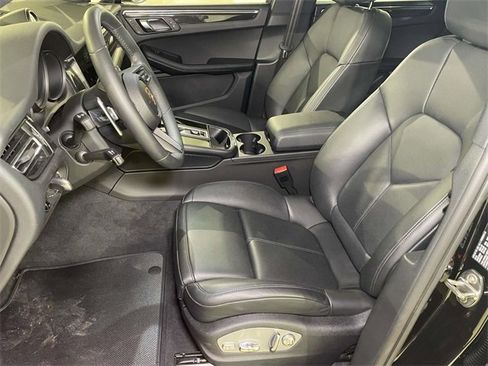 Certified 2025 Porsche Macan image 66
