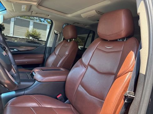 Used 2019 Cadillac Escalade Premium Luxury AWD/4WD image 19