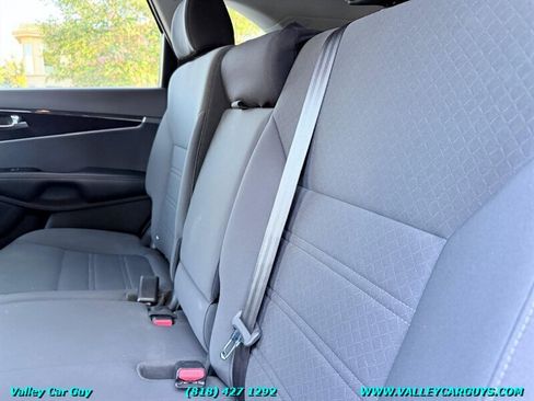 Used 2017 Kia Sorento FWD image 17