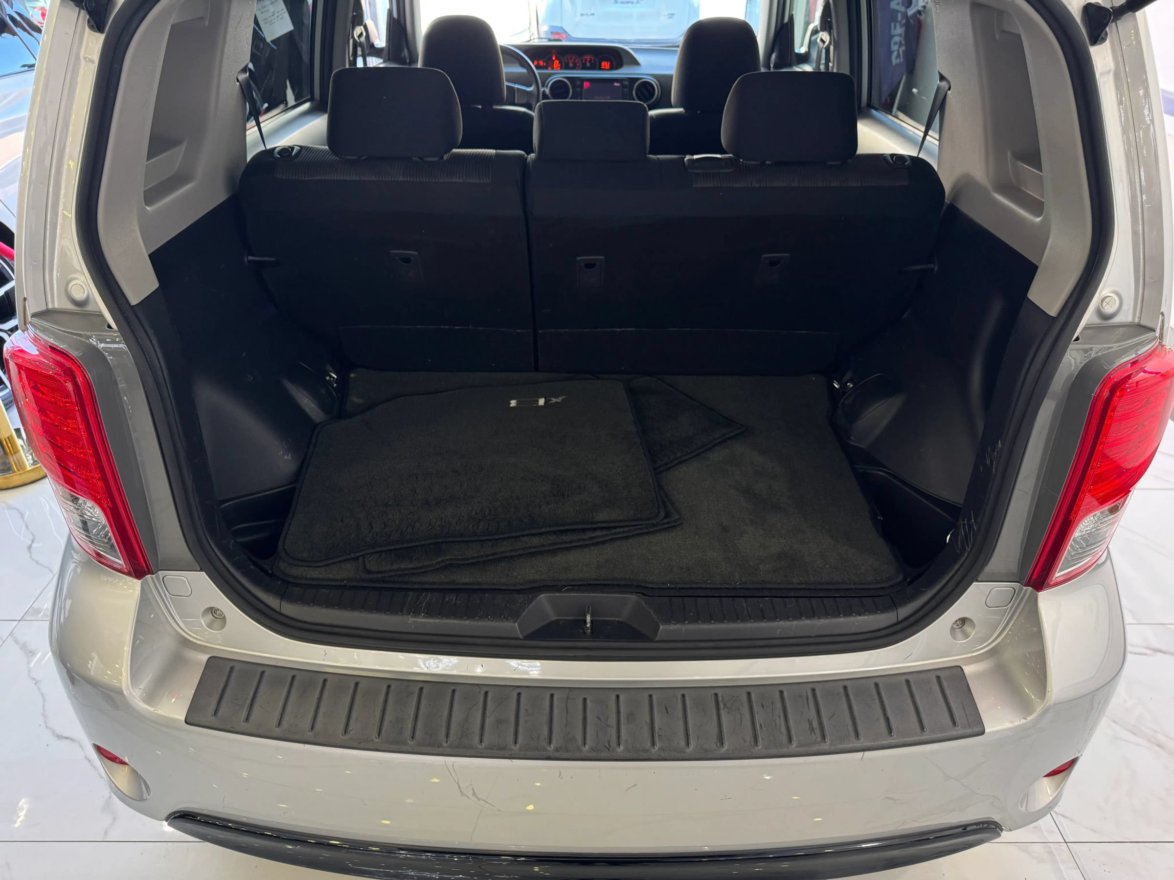 Used 2014 Scion xB FWD image 25