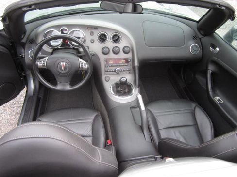 Used 2006 Pontiac Solstice Convertible w/ Premium Package RWD image 15