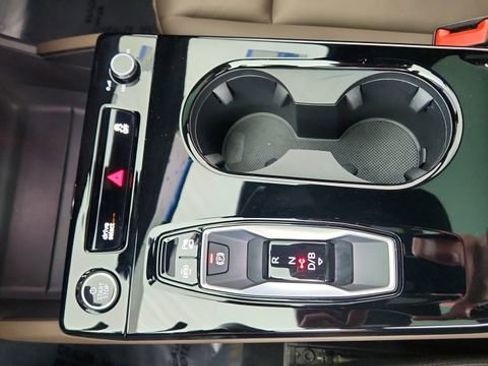 Used 2025 Audi A6 e-tron Premium w/ Convenience Package image 47