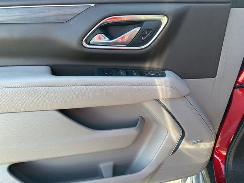 Used 2023 GMC Yukon XL SLT w/ SLT Luxury Package image 12