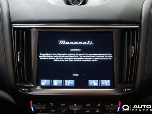 Used 2021 Maserati Levante GranLusso AWD/4WD image 19