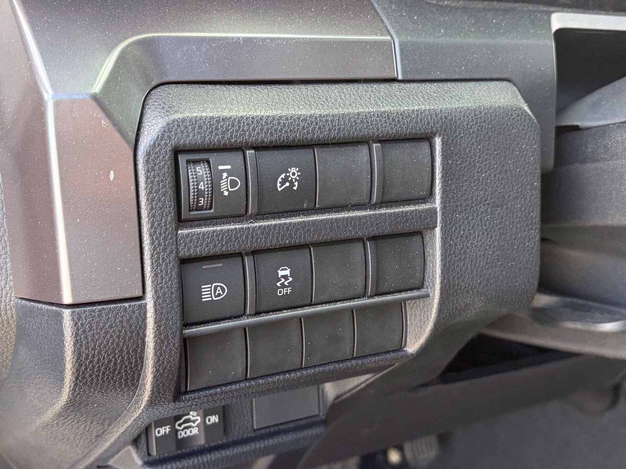 Used 2025 Toyota Tacoma SR5 AWD/4WD image 7