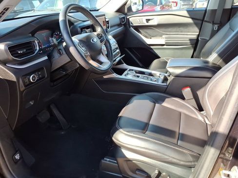 Used 2023 Ford Explorer XLT w/ Equipment Group 202A AWD/4WD image 9
