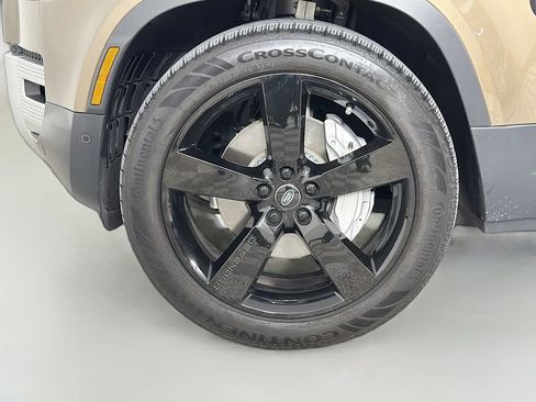 Certified 2025 Land Rover Defender 110 S AWD/4WD image 33