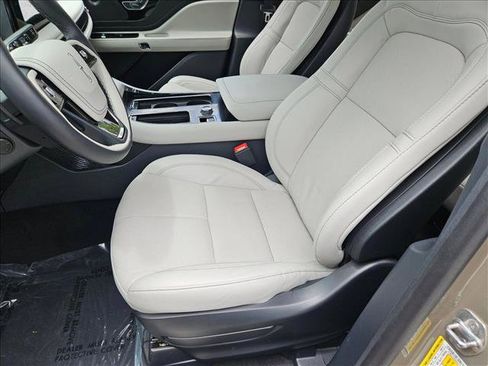 Used 2025 Lincoln Aviator Reserve AWD/4WD image 16